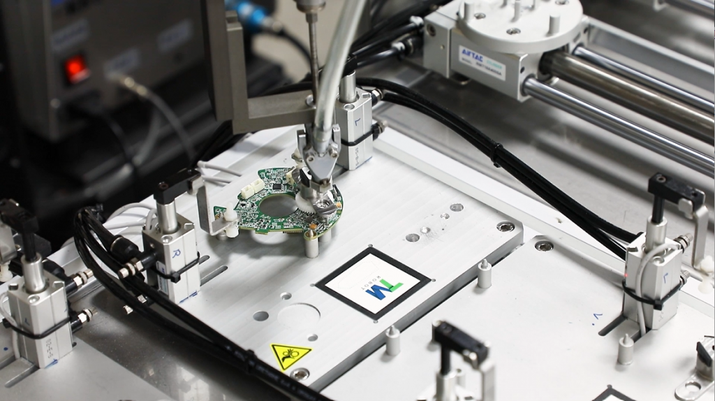 Revolutionizing Electronics with Cobot Vision Inspection
